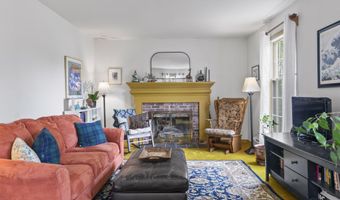 14 Lakeshore Dr, Belgrade, ME 04918