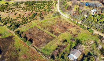 1587 N 450 Rd, Baldwin City, KS 66006