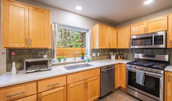 2463 NW Monterey Pines Dr, Bend, OR 97703