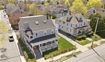 419 Broadway 5, Newport, RI 02840
