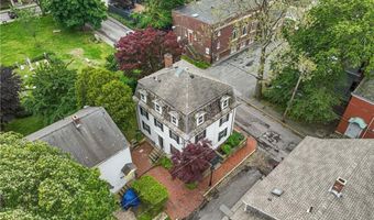 24 Barney St, Newport, RI 02840