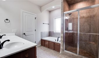 105 NE Larkspur Ln, Bentonville, AR 72712