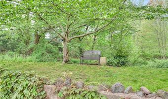 23 Pine Top Rd, Barrington, RI 02806