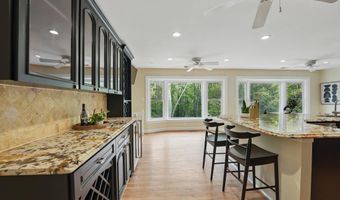 8121 BRIAR CREEK Dr, Annandale, VA 22003