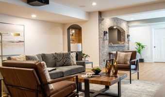 3899 Chapel Hill Ct, Bargersville, IN 46106