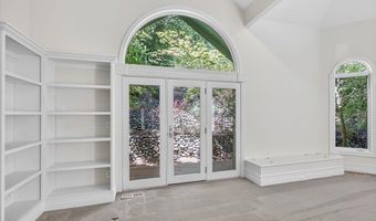 255 Scenic Dr, Ashland, OR 97520