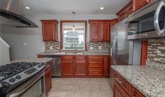 75 Gladstone St, Cranston, RI 02920