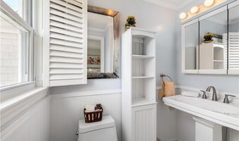 35 Willow Ave, Narragansett, RI 02882