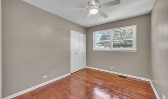 10 N ADAMS Dr, Addison, IL 60101