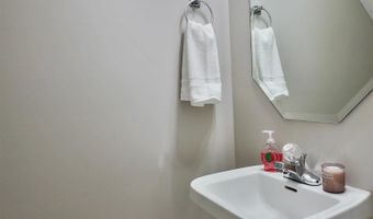 608 TREYMOOR LAKE Cir, Alabaster, AL 35007