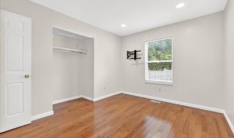 701 Kehrs Mill Rd, Ballwin, MO 63011
