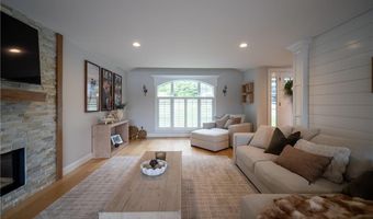 136 Aldrich Rd, Glocester, RI 02857