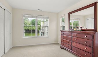 4 Cambridge Dr 4, Danbury, CT 06811