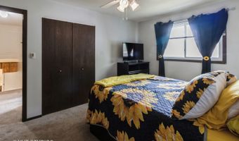 1942 Trail Ridge St, Arlington Heights, IL 60004