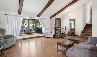 637 N Ellsworth Ave, Addison, IL 60101