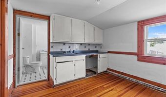7 Caswell Ave, Newport, RI 02840