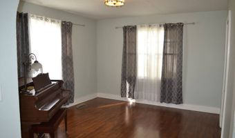 144 W Main St, Albion, IL 62806