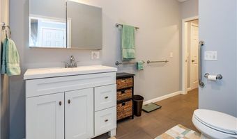 65 Walnut Dr, East Greenwich, RI 02818
