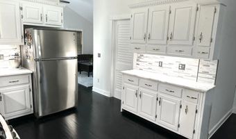 19 CENTER St, Barnegat, NJ 08005