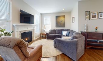 3221 N Heritage Ln, Arlington Heights, IL 60004