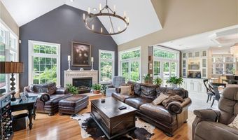 81 Crest Dr, Cranston, RI 02921