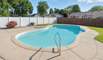 704 S Dewey St, Auburn, IN 46706