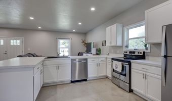 522 W 2nd St, Baxter Springs, KS 66713