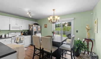 7123 Wandering Creek Dr, Charlotte, NC 28216