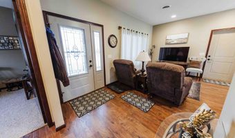 1716 Miller Ln, Aberdeen, SD 57401