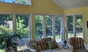 1 Brookdale Dr, Hopkinton, RI 02804