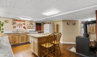 8 Cross St, Andover, ME 04216