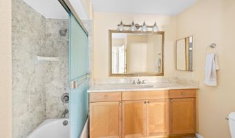 6737 Oakridge Rd 205, San Diego, CA 92120