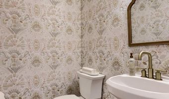 101 S 7TH St, Akron, PA 17501