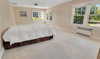 7 Jenckes Ct, Narragansett, RI 02882