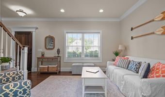 5 Lowndes St, Newport, RI 02840