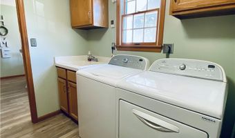 869 MOSS CANYON Dr, Amherst, OH 44001