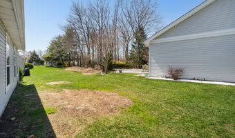 84 Chain Blvd, Bayville, NJ 08721