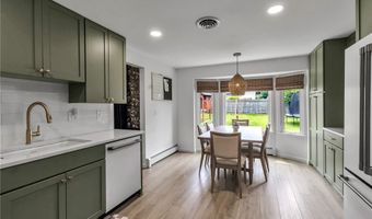 169 Chestnut Hill Ln S, Amherst, NY 14221