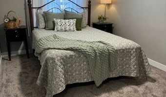 624 J St, Aurora, NE 68818