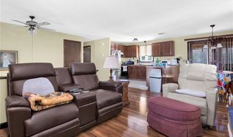 35 Sycamore Dr, Cranston, RI 02921