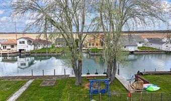 6334 Marina Dr, Algonac, MI 48001