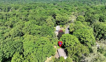 17 Twin Lakes Dr, Airmont, NY 10952