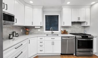 749 Park Ave, Belford, NJ 07718