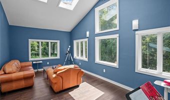 37 Dye Hill Rd, Hopkinton, RI 02832