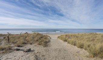 8755 LAKE St, Rockaway Beach, OR 97136