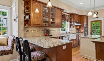 76 Edgelawn Rd, Asheville, NC 28804