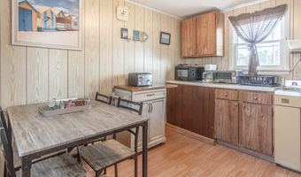 24 Bethune St, Alexandria Bay, NY 13607