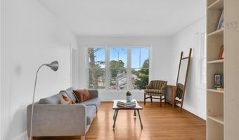 14 Barnsdale Rd, East Providence, RI 02914
