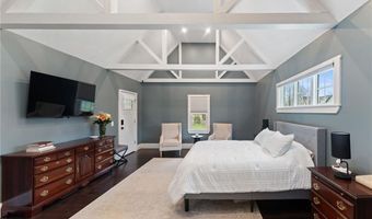 6 Knowlton Ct, Bristol, RI 02809