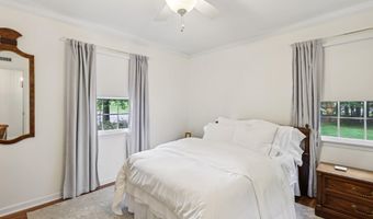 135 Ivy Hill Dr, Aberdeen, NJ 07747